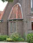 Mondklinkers werden ook gebruikt voor de omheining, hoe lastig ook.
<br/>
Richard Keijzer, 2014-08-28